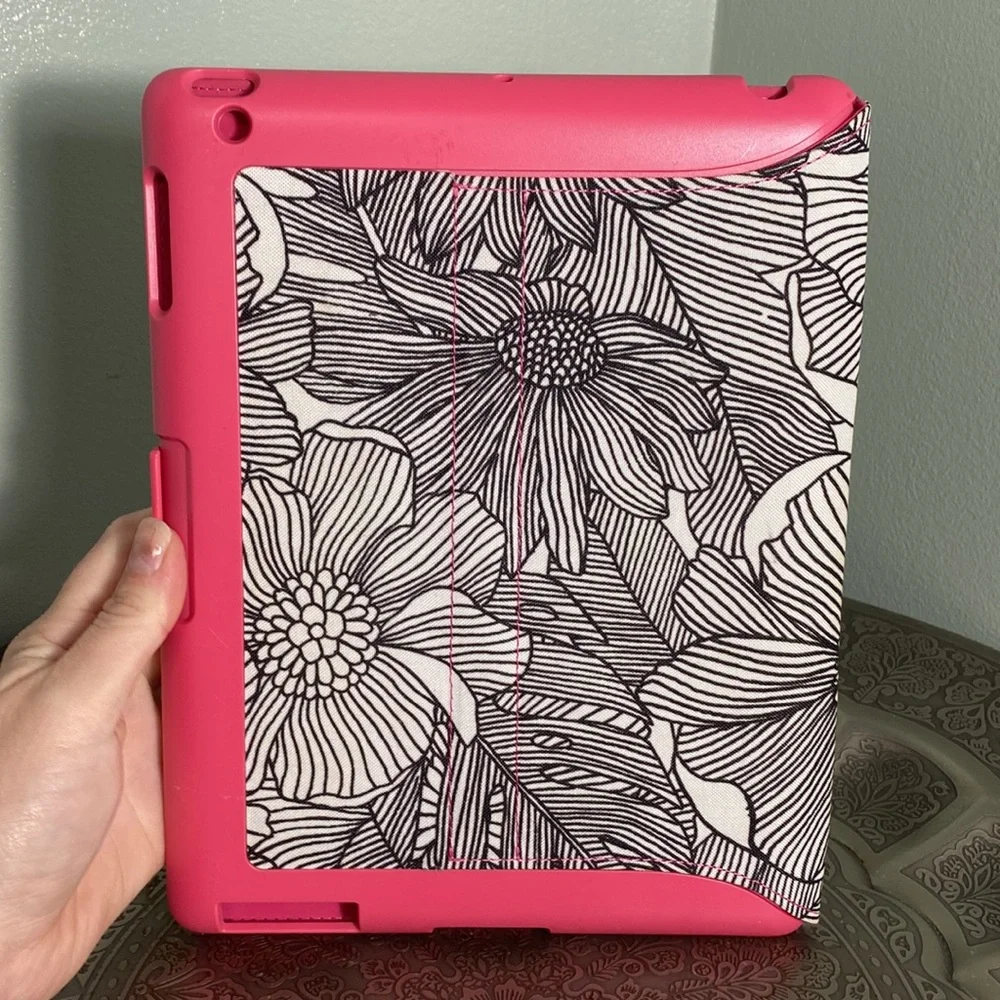 ☀️5/$20 Speck IPad Case.